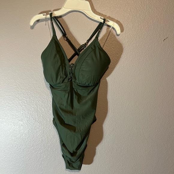 A Pea in the Pod Maternity Swim Suit - Picture 4 of 6